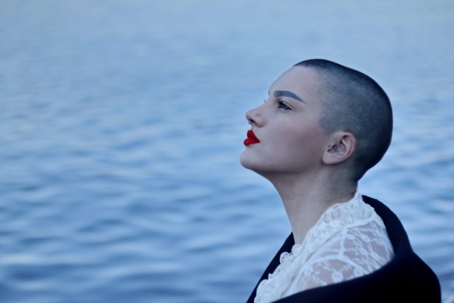 Alt model, model , alternative model, mood, natural light, bold, pirced, red lips, water